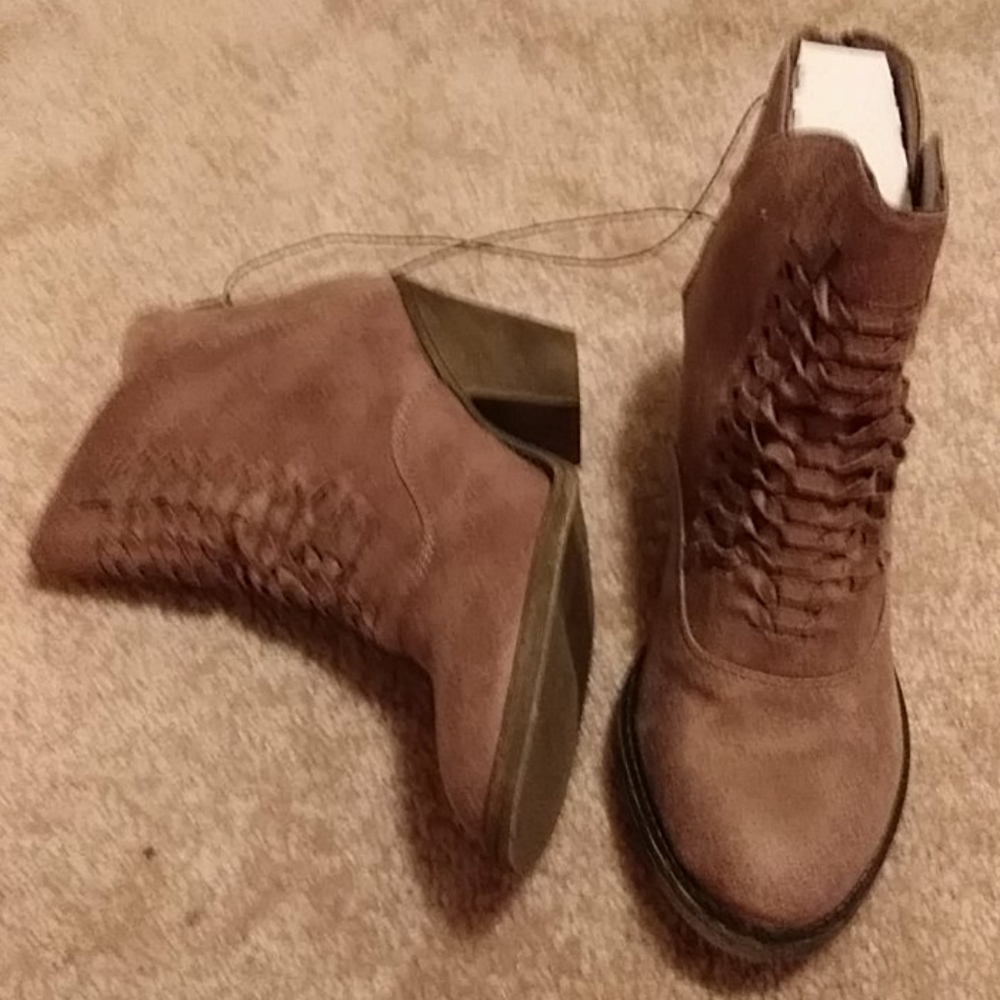 Shoe - Picture 6 of 8